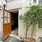 Amélie - Authentic 2BR Saint-André des Arts Historic Courtyard