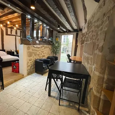Amélie - Authentic 2br Saint-andré Des Arts Historic Courtyard *